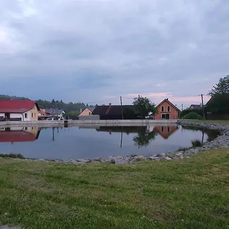 Kopecek 22 Cely Dum S Vlastnim Dvorem V Klidne Lokalite