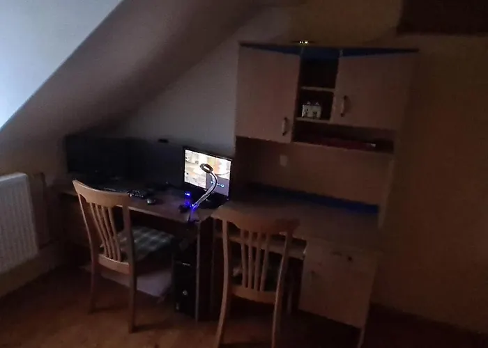 Kopecek 22 Cely Dum S Vlastnim Dvorem V Klidne Lokalite *